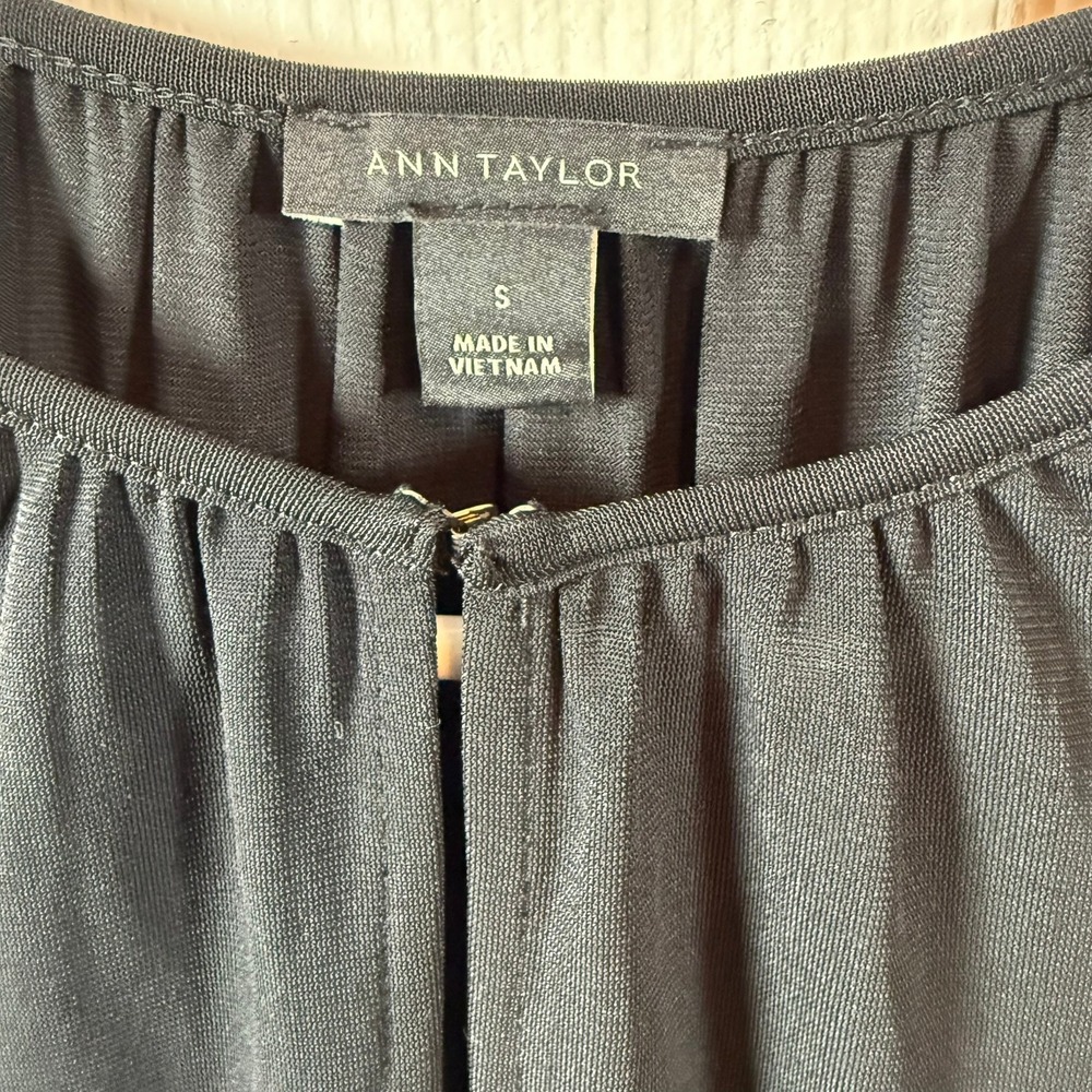 Ann Taylor Black Bell Sleeve Peplum Tunic Top Keyhole Neck Jersey Knit Small - Picture 3 of 9